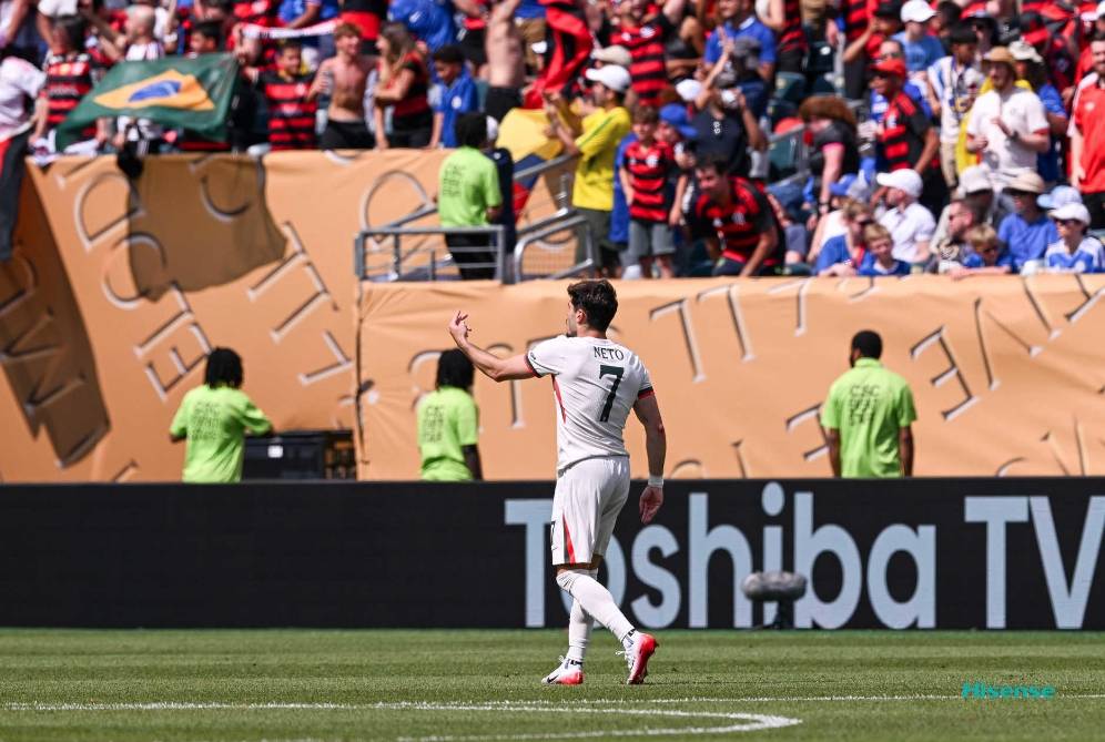 爱游戏体育-梅西迎来五赛季出色发挥，切尔西观众热烈欢呼！