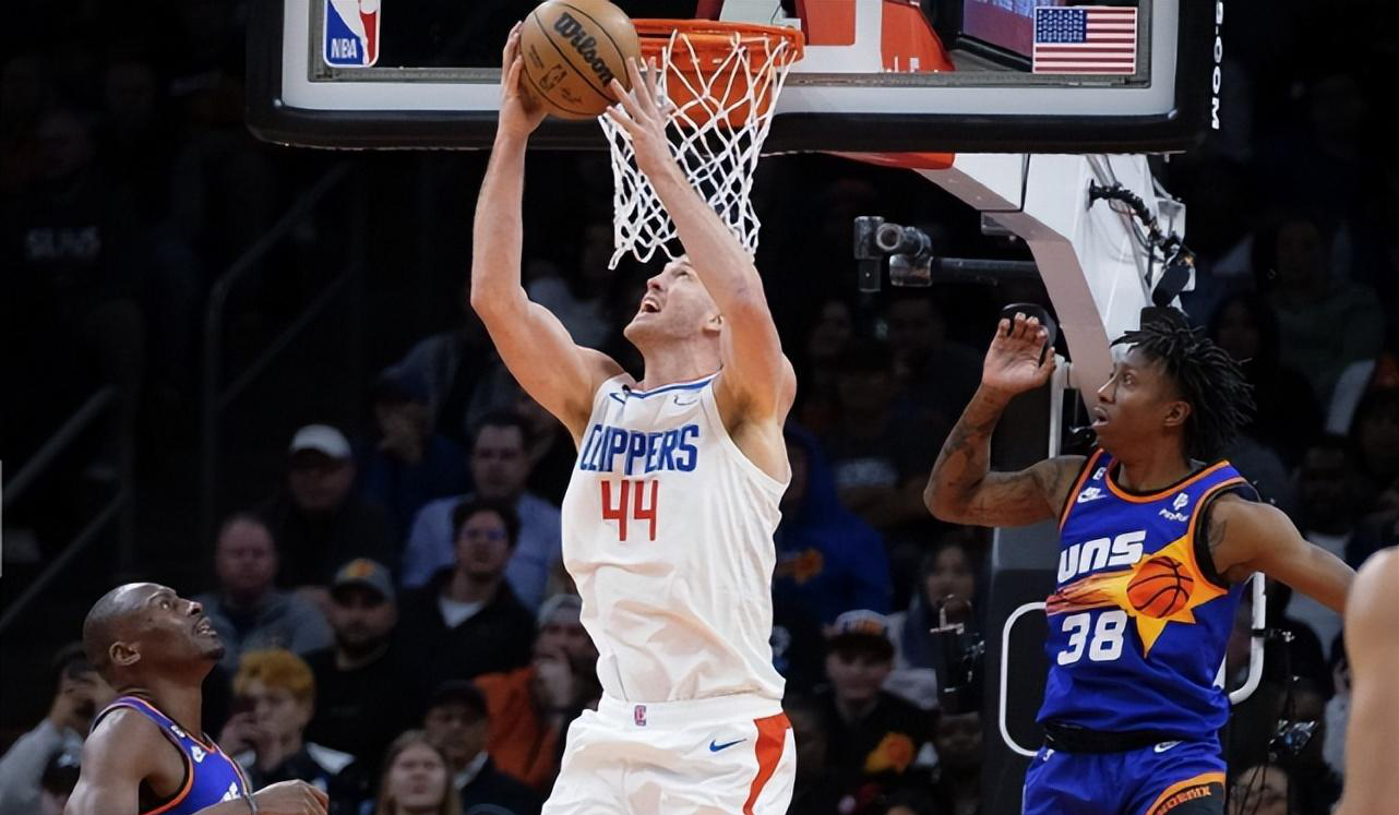 爱游戏-JackeyLove新星重要助攻表现突出，快船前途光明！