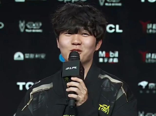 包含Scout连续七场比赛得分超过比分优势明显，IG挑战极限！的词条